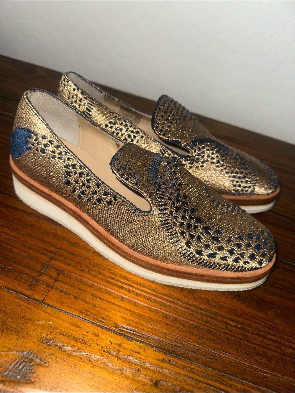 FREE PEOPLE Snake Eye Metallic Gold Navy Blue Embroidered fabric loafers Sz 36